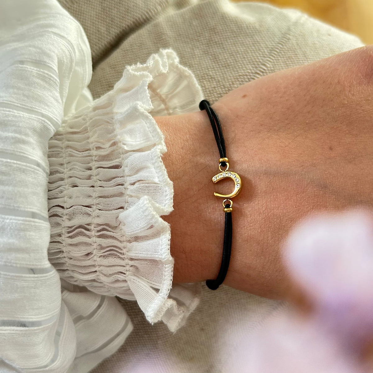Equestrian Jewelry armband Lola: klein hoefijzer met strass-steentjes op een gekleurd koordje, in goud of zilver