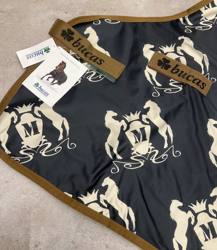 Bucas Printed Zweet - en transportdeken Maddelin Zweetdekens - Maddelin Equestrian Bucas