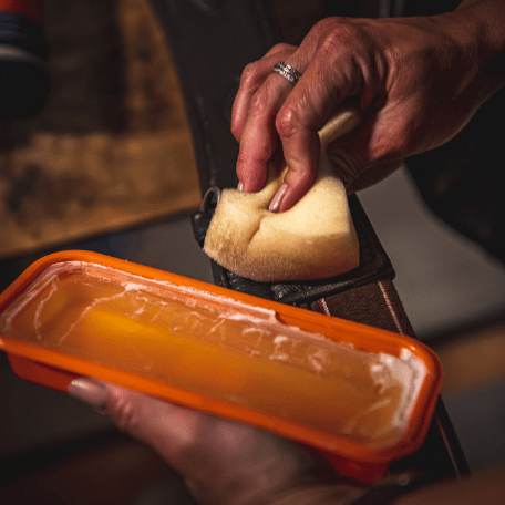 Carr&Day&Martin Belvoir Step 2 Conditioning Bar 250gr Lederonderhoud - Maddelin Equestrian Carr&day&martin