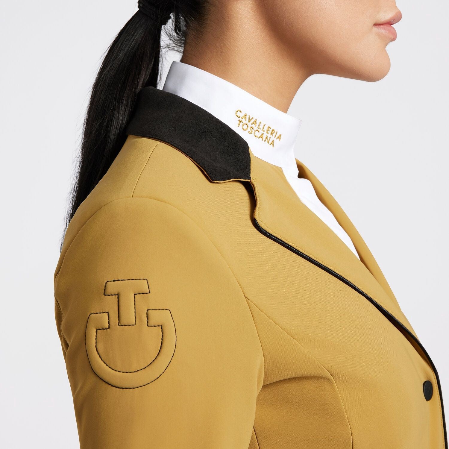 Cavalleria Toscana Wedstrijdjas met Rits Golden Ochre Wedstrijdjassen - Maddelin Equestrian Cavalleria Toscana