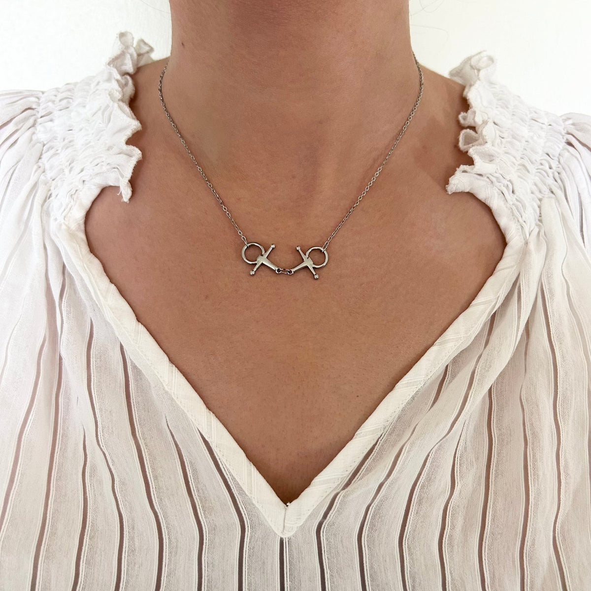 Equestrian Jewelry ketting Cisko met hanger in de vorm van een knebeltrens, in zilver en goud