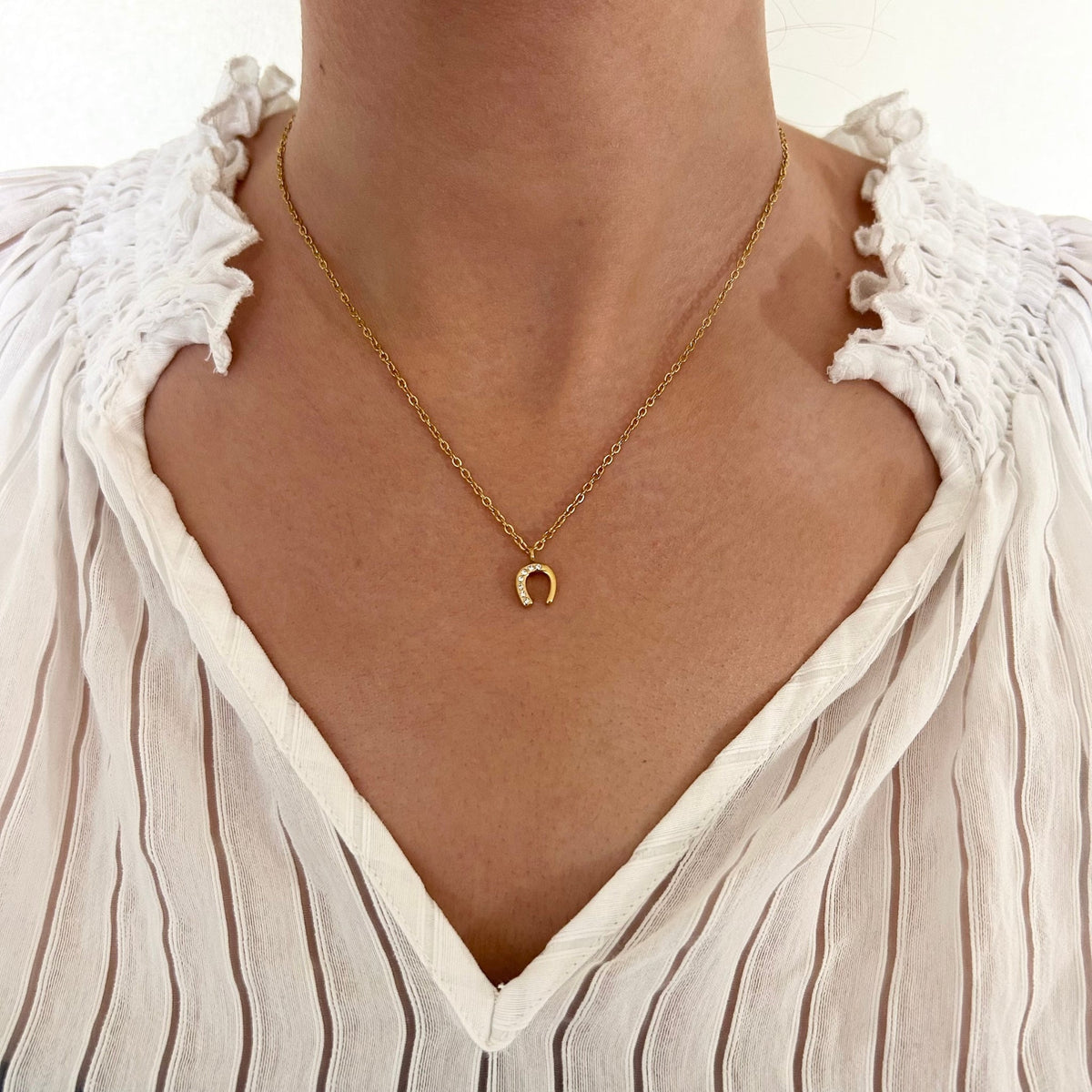 Equestrian Jewelry ketting Lola: fijne ketting met hoefijzerhanger bezet met zirkonia, in goud of zilver