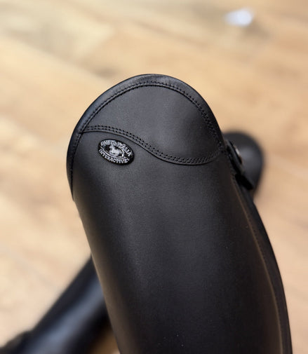 DeNiro Levante01 Black Logo Brown Sole Rijlaarzen - Maddelin Equestrian De Niro Boot Co