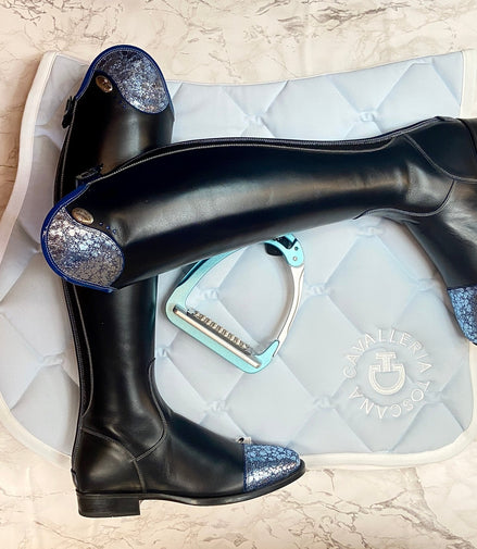 DeNiro Salentino 01/Smooth Blue Ice Sky Patent Electric Blue Crystals RSWB Sapphire Rijlaarzen - Maddelin Equestrian De Niro Boot Co