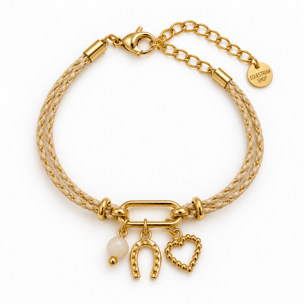 Equestrian Jewelry armband Epona: fijn koord met drie bedeltjes, een hoefijzer, een hartje en een natuursteen kraal