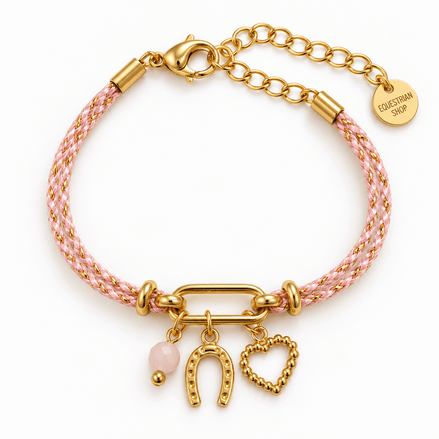 Equestrian Jewelry armband Epona: fijn koord met drie bedeltjes, een hoefijzer, een hartje en een natuursteen kraal