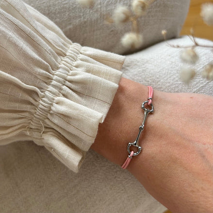 Equestrian Jewelry armband Lana: dun elastisch koordje met een fijne bit in goud of zilver