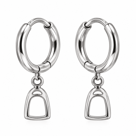 Equestrian Jewelry creolen Dolly met grafische hanger geïnspireerd op een stijgbeugel, in zilver en goud