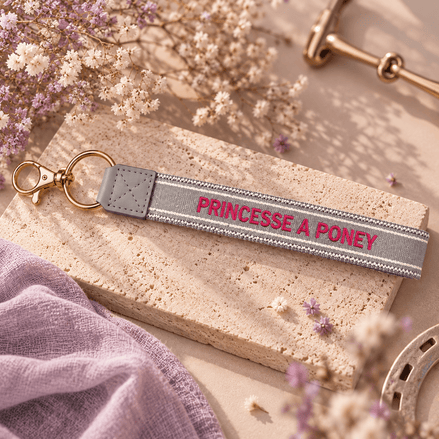 Equestrian Jewelry sleutelhanger Princesse à poney, geweven lint met borduursel en goudkleurig karabijnhaakje