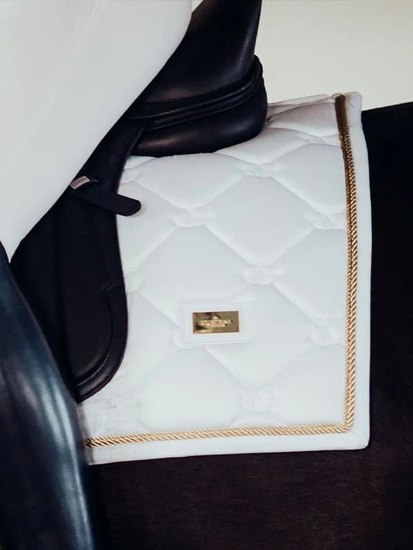 Equestrian Stockholm Zadeldoek Gold White Perfection Zadeldoeken - Maddelin Equestrian Equestrian Stockholm