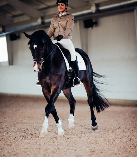 Equestrian Stockholm Zadeldoek Gold White Perfection Zadeldoeken - Maddelin Equestrian Equestrian Stockholm
