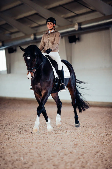 Equestrian Stockholm Zadeldoek Gold White Perfection Zadeldoeken - Maddelin Equestrian Equestrian Stockholm