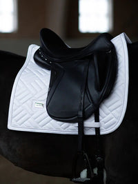 Equestrian Stockholm Zadeldoek Modern White Perfection Zadeldoeken - Maddelin Equestrian Equestrian Stockholm