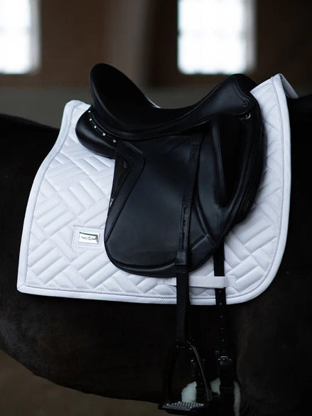Equestrian Stockholm Zadeldoek Modern White Perfection Zadeldoeken - Maddelin Equestrian Equestrian Stockholm