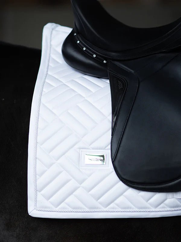 Equestrian Stockholm Zadeldoek Modern White Perfection Zadeldoeken - Maddelin Equestrian Equestrian Stockholm