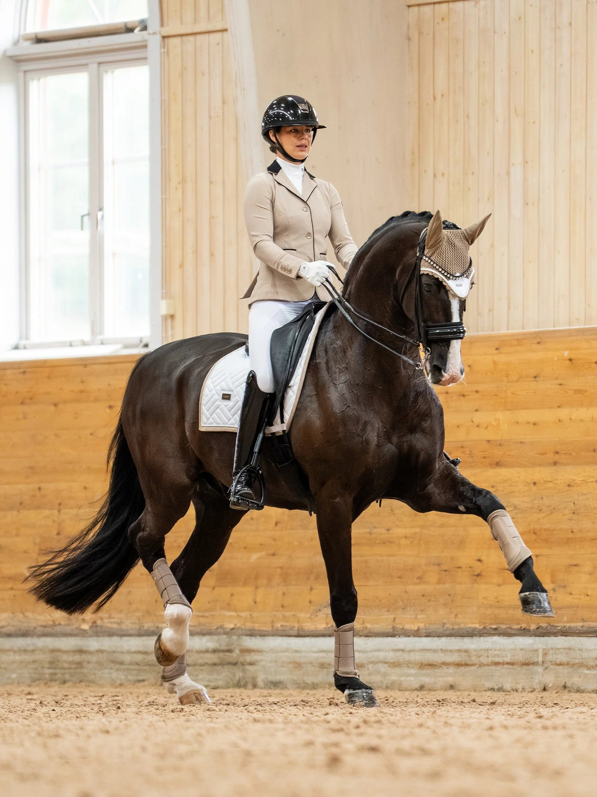 Equestrian Stockholm Zadeldoek Modern White Sand Zadeldoeken - Maddelin Equestrian Equestrian Stockholm