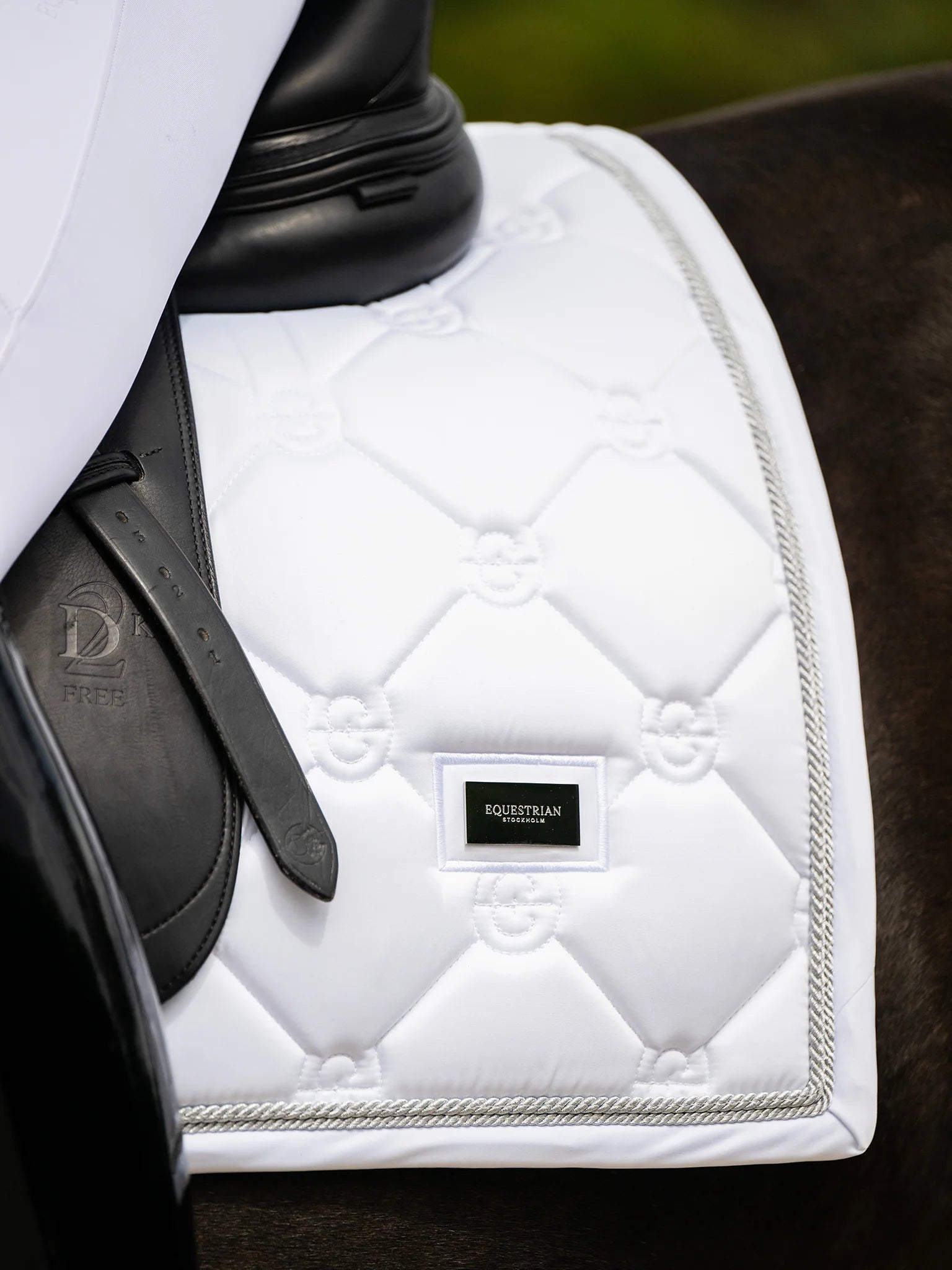 Equestrian Stockholm Zadeldoek Silver White Perfection Zadeldoeken - Maddelin Equestrian Equestrian Stockholm