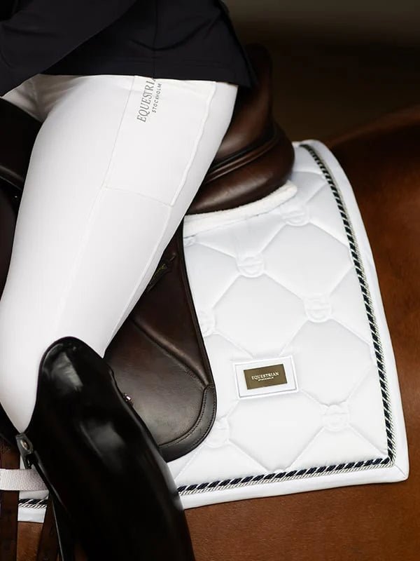 Equestrian Stockholm Zadeldoek White Perfection Zadeldoeken - Maddelin Equestrian Equestrian Stockholm