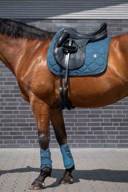 Eskadron Zadeldek Bouclé Crystal Classic Sports 26 Zadeldoeken - Maddelin Equestrian Eskadron