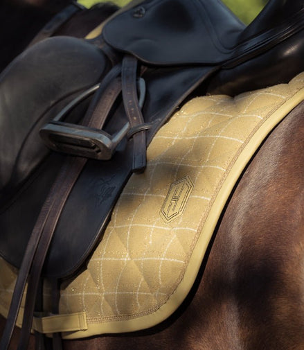 Eskadron Zadeldek Bouclé Emblem Heritage 25/26 Zadeldoeken - Maddelin Equestrian Eskadron