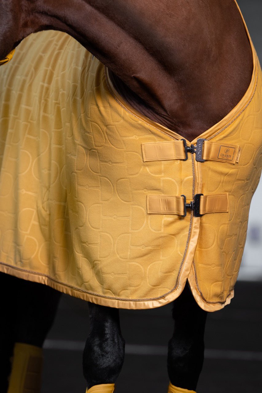 Eskadron Zweetdeken Fleece Stamp Bit Platinum 25 Zweetdekens - Maddelin Equestrian Eskadron