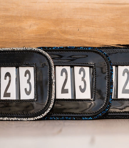 HB Showtime wedstrijd nummers lak met glitter Wedstrijdnummers - Maddelin Equestrian HB