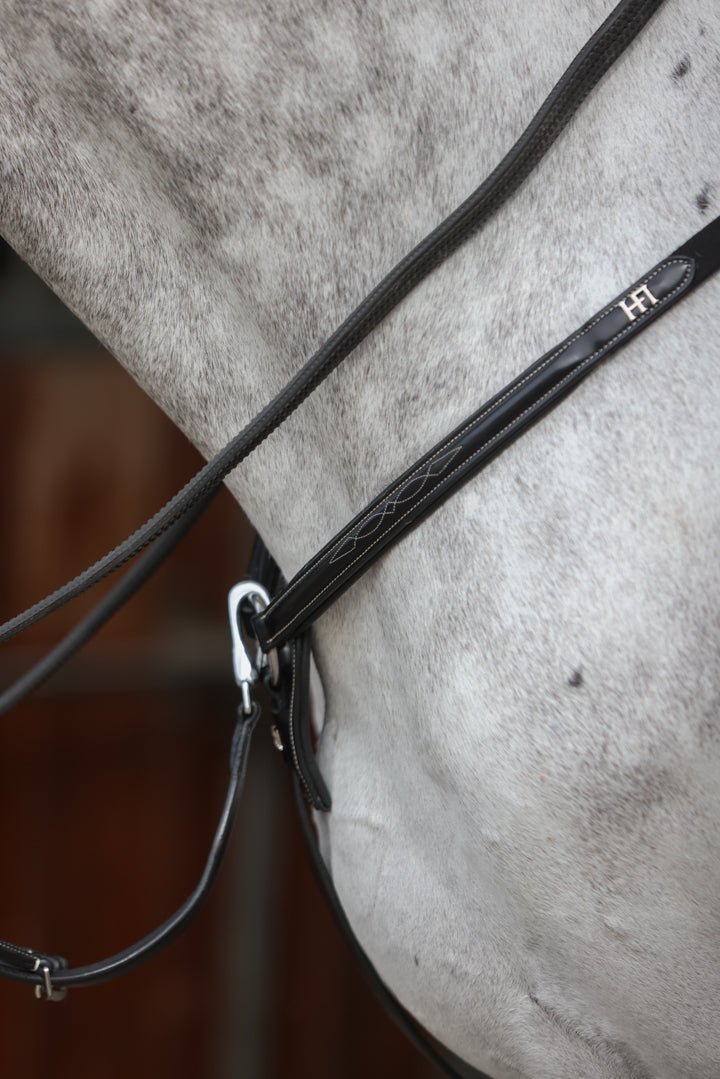 HFI Borsttuig Alba Borstriemen en martingalen - Maddelin Equestrian