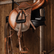 Hippotonic Verplaatsbare Zadelsteun Met Mand Stalbenodigdheden - Maddelin Equestrian Hippotonic