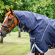 Hoofd en schouder van een paard in de Rambo Duo Ripstop Plus Turnout deken