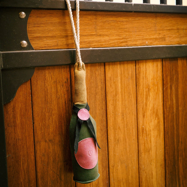 Imperial Riding IRHStable buddy Cheers Speelgoed voor paarden - Maddelin Equestrian Imperial Riding