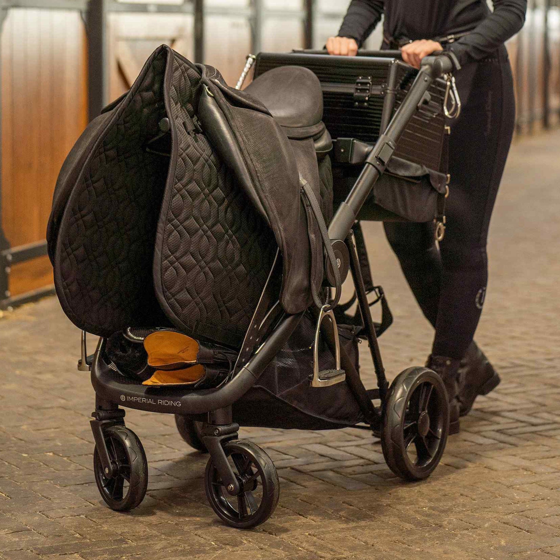 Imperial Riding Zadel caddy IRHCarry Light Stalbenodigdheden - Maddelin Equestrian Imperial Riding