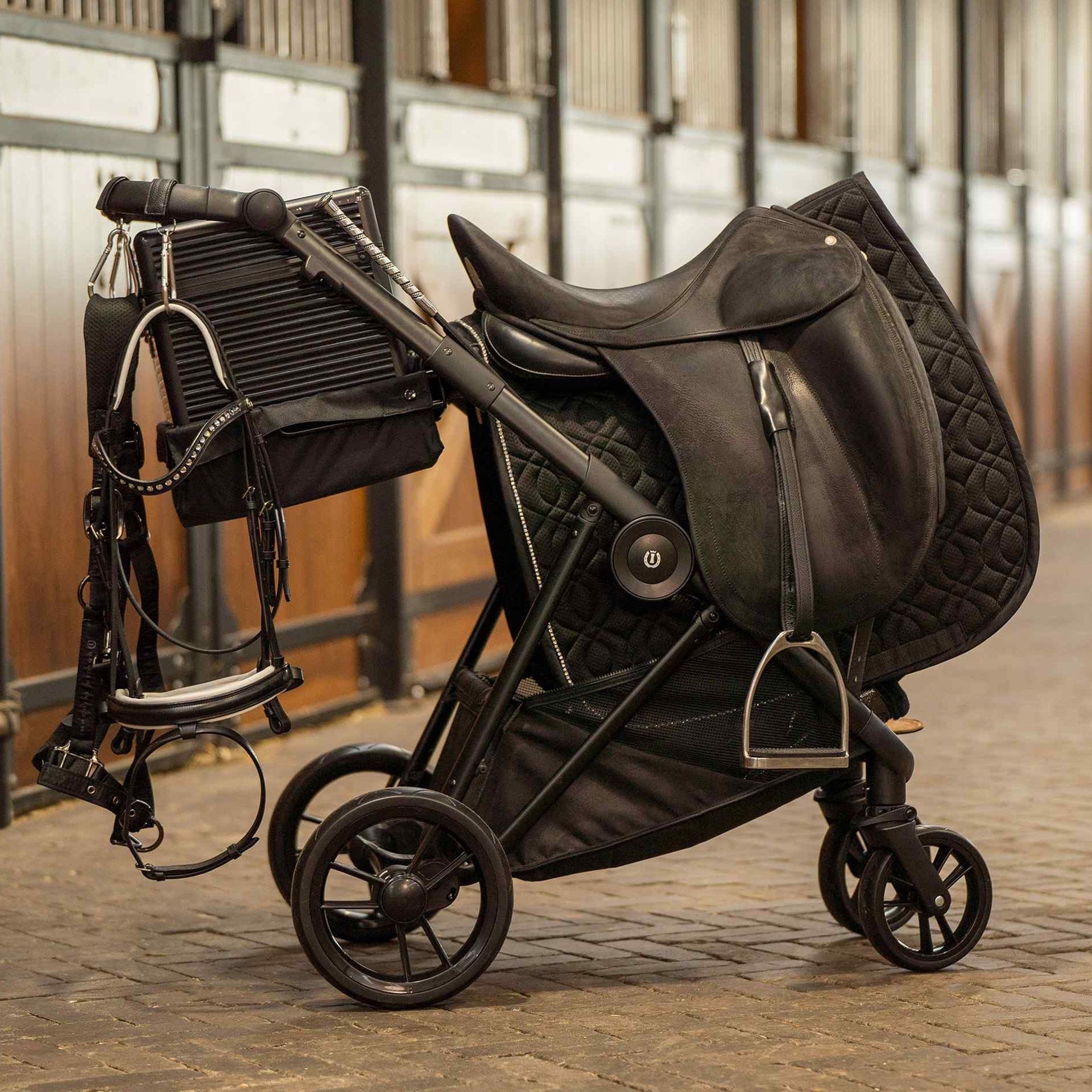 Imperial Riding Zadel caddy IRHCarry Light Stalbenodigdheden - Maddelin Equestrian Imperial Riding