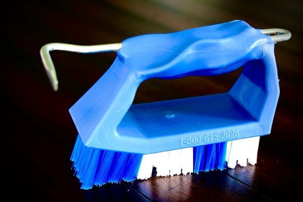 Kelcie Hoevenkrabber + Borstel Blue Borstels & toebehoren - Maddelin Equestrian Kelcie