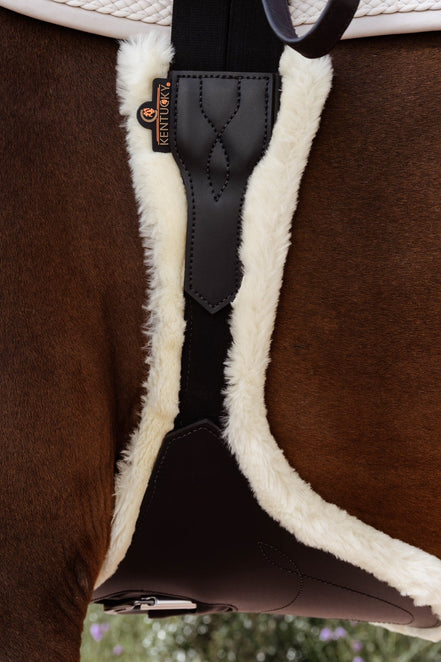 Kentucky Anatomische Buiklapsingel Wol Singels - Maddelin Equestrian Kentucky