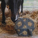 Kentucky Relax Paard Spel & Hooi Bal Speelgoed voor paarden - Maddelin Equestrian Kentucky