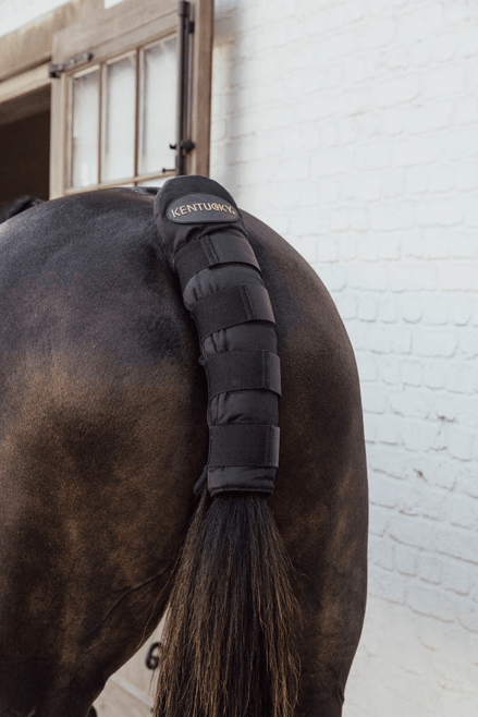 Kentucky Staartbeschermer Pro voor Transport en Maximale Bescherming Toebehoren - Maddelin Equestrian Kentucky