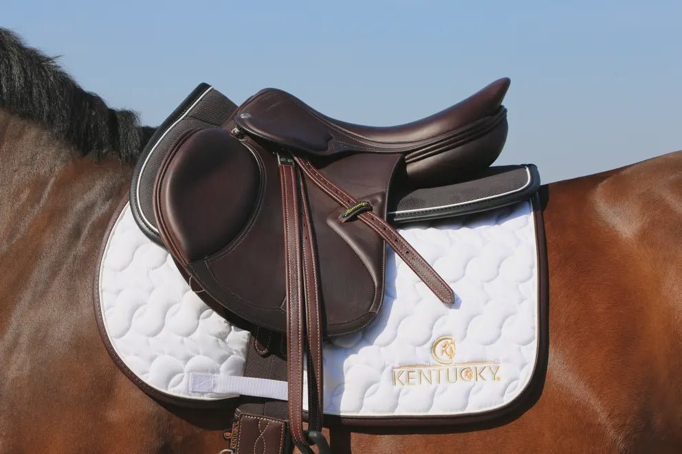 Kentucky Zadeldek Logo Zadeldoeken - Maddelin Equestrian Kentucky