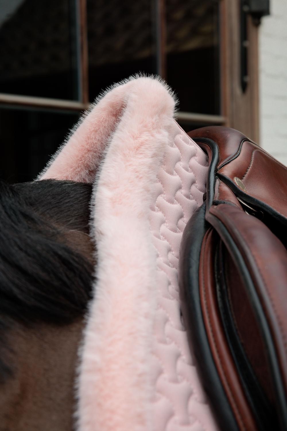 Kentucky Zadeldoek Plaited Fake Fur Zadeldoeken - Maddelin Equestrian Kentucky
