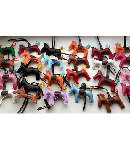 Kleurrijke Sleutelhanger & Tasaccessoire met Paard Geschenken - Maddelin Equestrian Euroriding