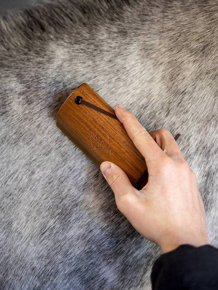 LeMieux Artisan Borstel Verharing Brown Borstels & toebehoren - Maddelin Equestrian LeMieux