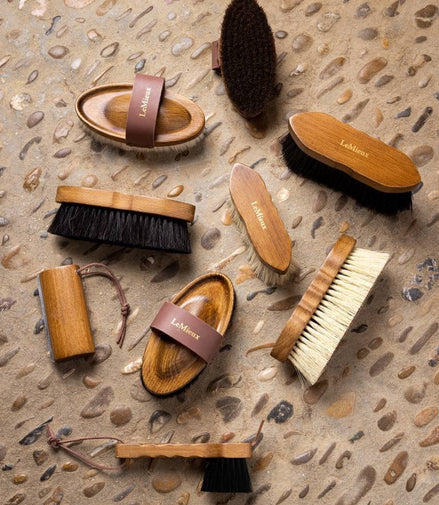 LeMieux Artisan Lamswol Body Borstel Brown Borstels & toebehoren - Maddelin Equestrian LeMieux