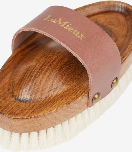 LeMieux Artisan Zachte Borstel Geitenhaar Borstel Brown Borstels & toebehoren - Maddelin Equestrian LeMieux