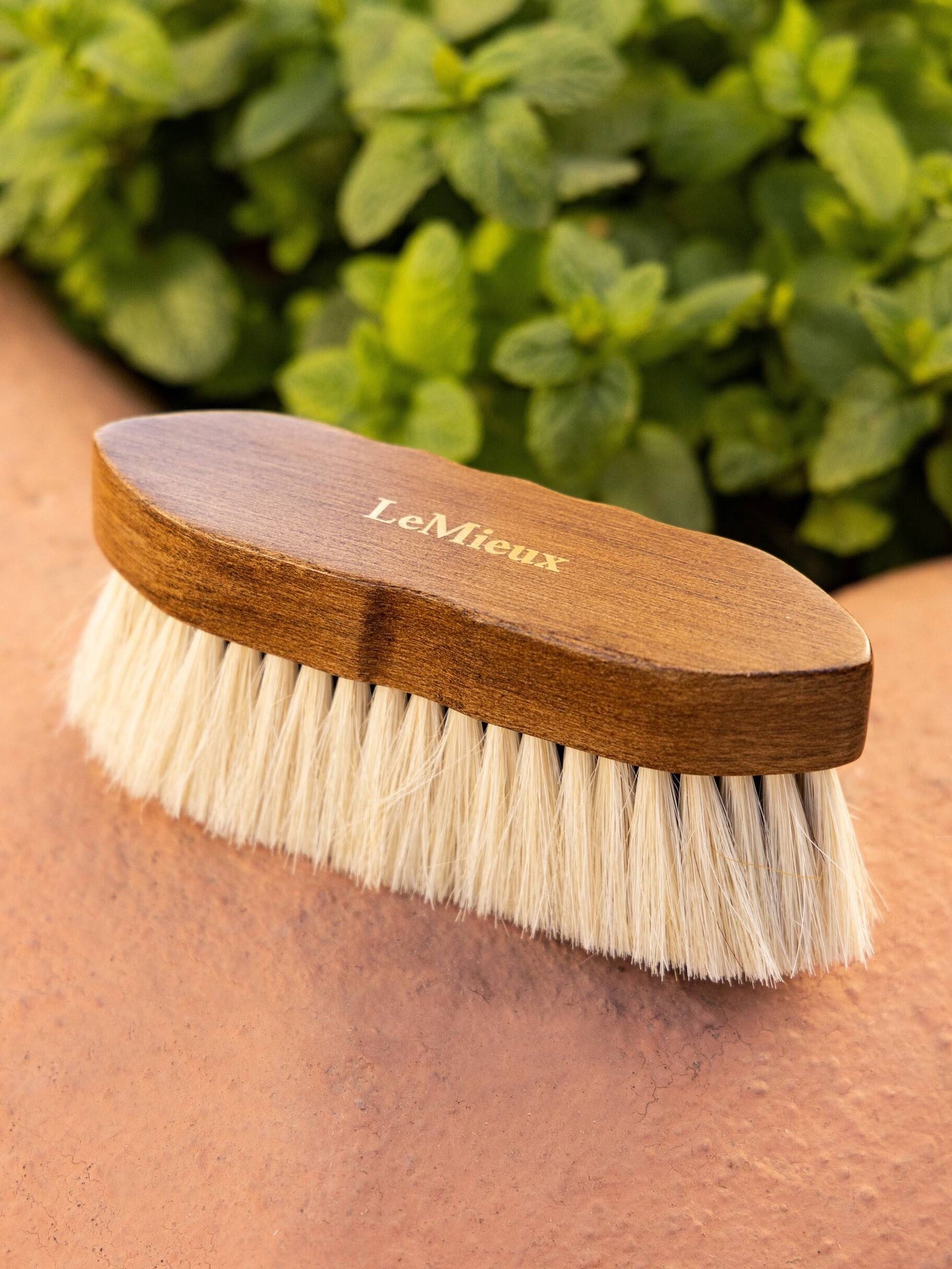 LeMieux Artisan Zachte Finishing Borstel Brown Borstels & toebehoren - Maddelin Equestrian LeMieux