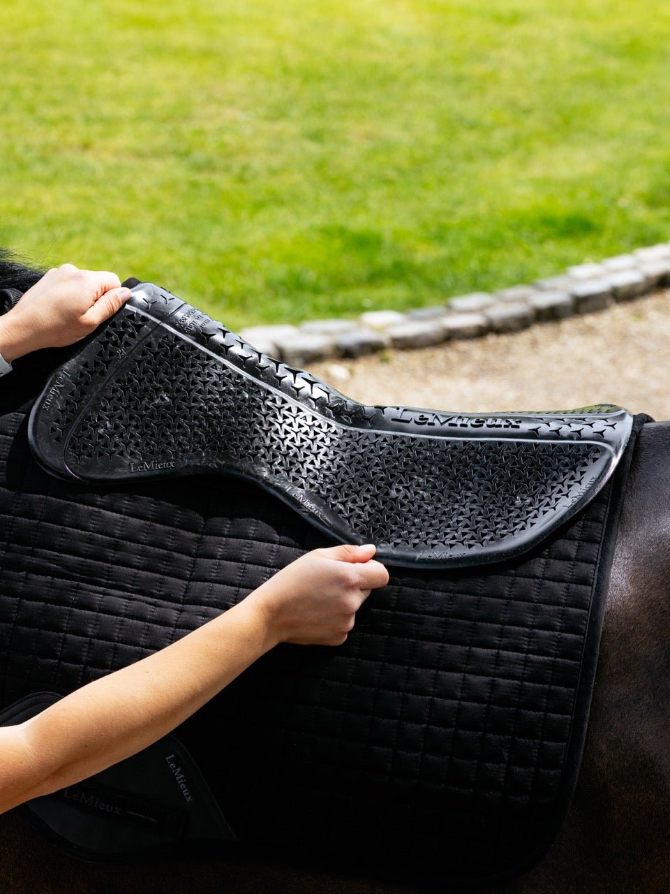 LeMieux Gel-Tek Shaped Half Pad Zadelonderleggers - Maddelin Equestrian