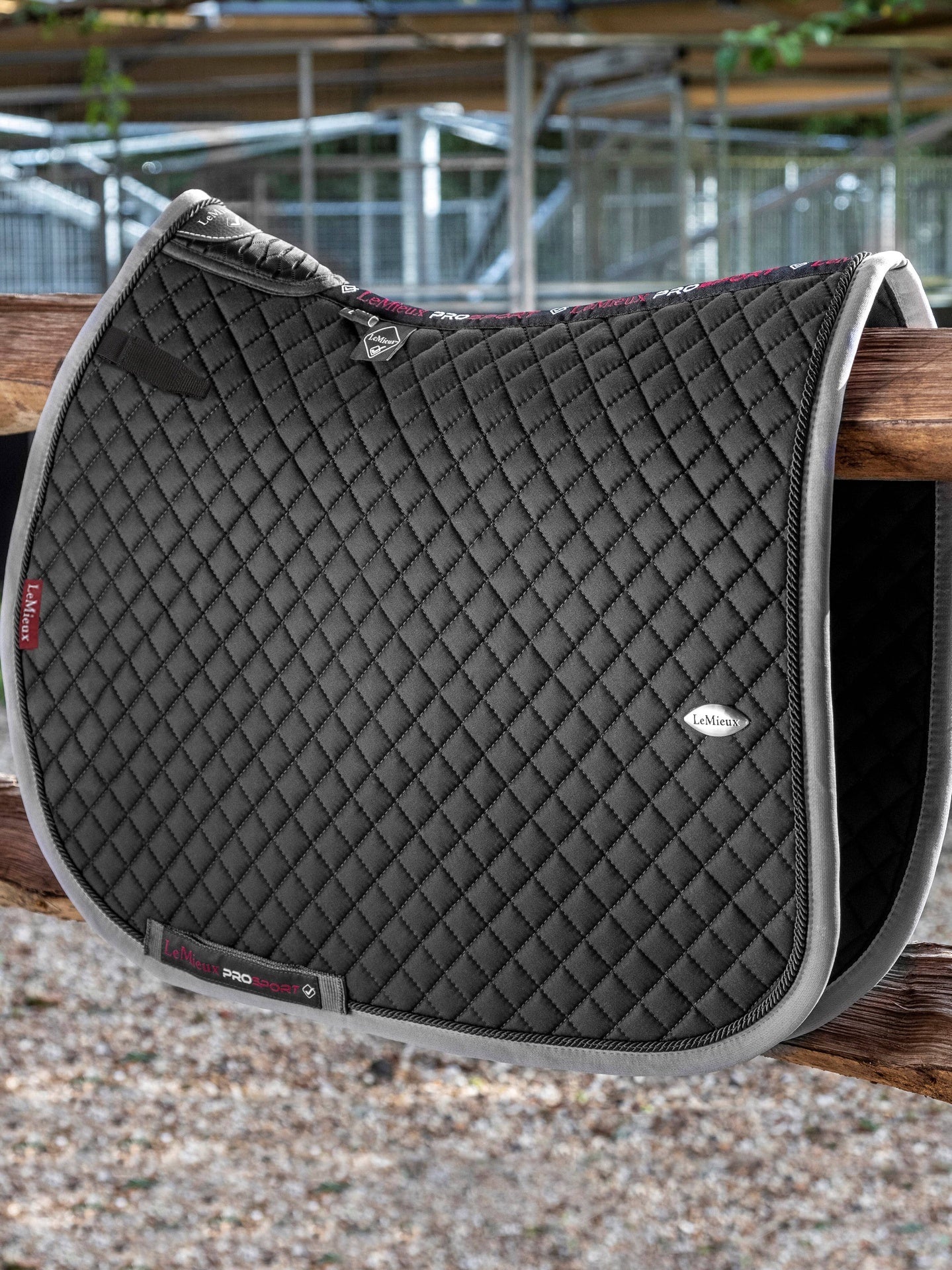 LeMieux Jumping Zadeldek Met Vrije Wervelkolom Zadeldoeken - Maddelin Equestrian LeMieux
