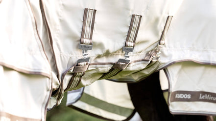 LeMieux Kudos Sweet Itch Eczeemdeken Stone Vliegendekens - Maddelin Equestrian LeMieux