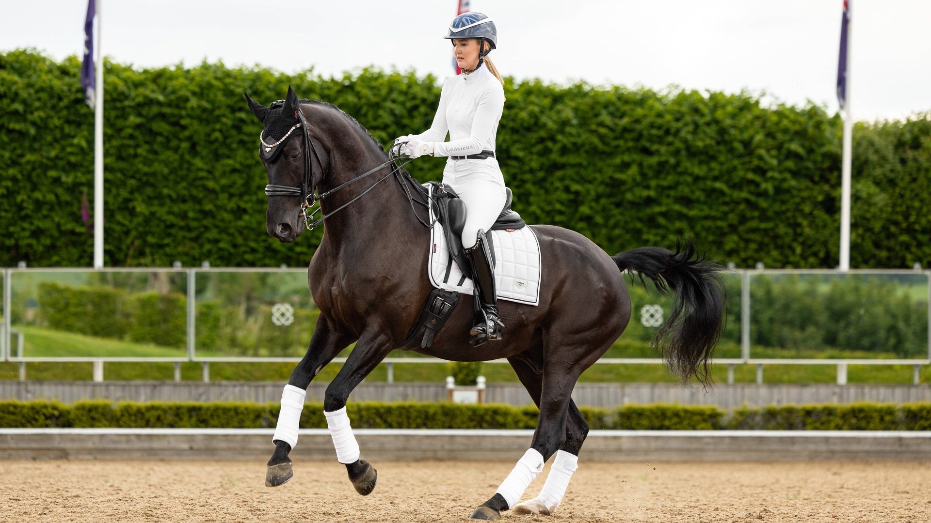 LeMieux Loire Zadeldek White Zadeldoeken - Maddelin Equestrian LeMieux