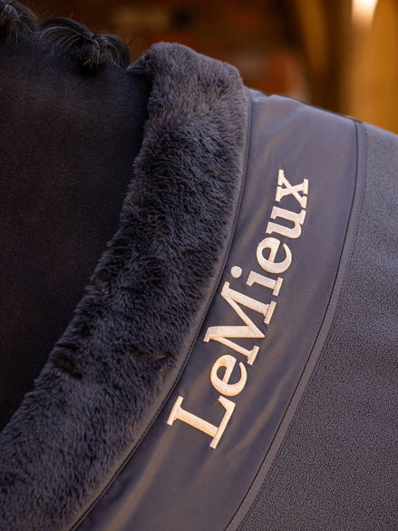 LeMieux Luxe Fleece Paardendeken Graphite Zweetdekens - Maddelin Equestrian LeMieux