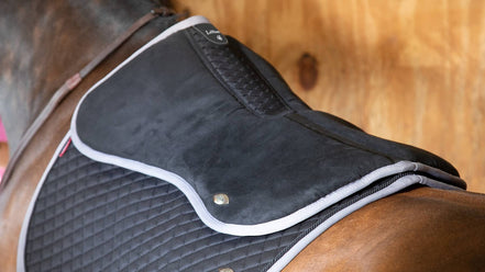 LeMieux Memory Foam Zadelonderlegger Met Vrije Wervelkolom Zadelonderleggers - Maddelin Equestrian LeMieux