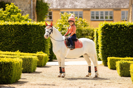 LeMieux Mini Suede Jump Zadeldek Abrikoos Zadeldoeken - Maddelin Equestrian LeMieux